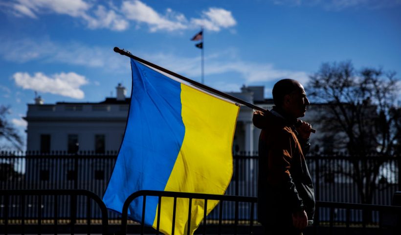 WASHINGTON, DC - FEBRUARY 25: A man with a Ukrainian flag stands on Pennsylvania Avenue in front of the White House as demonstrators gather to protest the Russian invasion on February 25, 2022 in Washington, DC. Russian President Vladimir Putin launched a full-scale invasion of Ukraine on February 24th. (Photo by Samuel Corum/Getty Images)