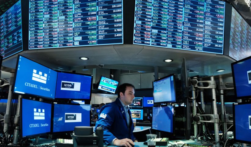 NEW YORK, NEW YORK - JUNE 14: Traders work on the floor of the New York Stock Exchange (NYSE) on June 14, 2022 in New York City. The Dow was up in morning trading following a drop on Monday of over 800 points, which sent the market into bear territory as fears of a possible recession loom. (Photo by Spencer Platt/Getty Images)