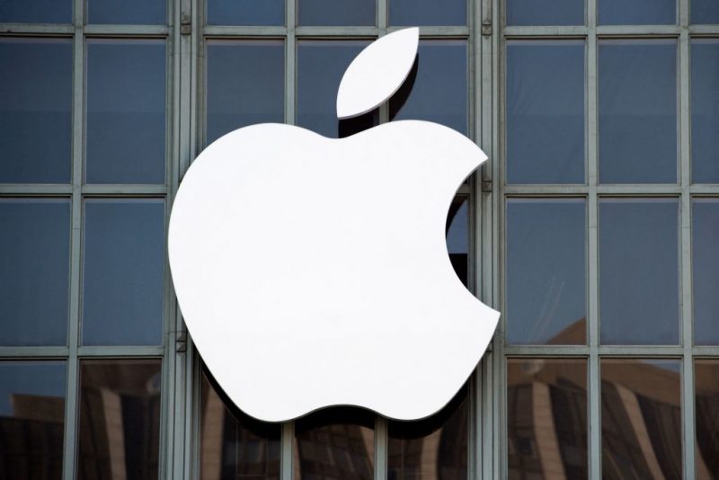 The Apple logo is seen on the outside of Bill Graham Civic Auditorium before the start of an event in San Francisco, California on September 7, 2016. (Photo by Josh Edelson / AFP) (Photo by JOSH EDELSON/AFP via Getty Images)