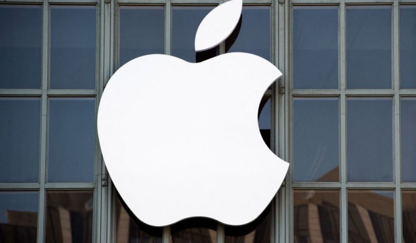 The Apple logo is seen on the outside of Bill Graham Civic Auditorium before the start of an event in San Francisco, California on September 7, 2016. (Photo by Josh Edelson / AFP) (Photo by JOSH EDELSON/AFP via Getty Images)