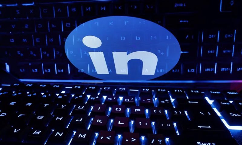 A keyboard is placed in front of a displayed LinkedIn logo in this illustration taken February 21, 2023. REUTERS/Dado Ruvic/Illustration