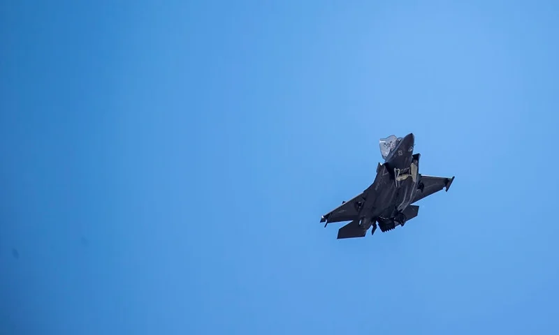 An F-35 fighter plane flies over the White House on June 12, 2019, in Washington DC. - US President Donald Trump announced while meeting with Polish President Andrzej Duda that Poland was ordering more than 30 F-35 combat aircraft. (Photo by Eric BARADAT / AFP) (Photo credit should read ERIC BARADAT/AFP via Getty Images)