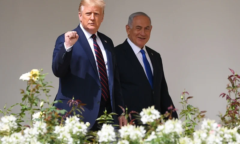 US President Donald Trump arrives with Israeli Prime Minister Benjamin Netanyahu(R), before Bahrain Foreign Minister Abdullatif al-Zayani and Foreign Minister Abdullah bin Zayed Al-Nahyan participate in the signing of the Abraham Accords where the countries of Bahrain and the United Arab Emirates recognize Israel, on the South Lawn of the White House in Washington, DC, September 15, 2020. - Israeli Prime Minister Benjamin Netanyahu and the foreign ministers of Bahrain and the United Arab Emirates arrived September 15, 2020 at the White House to sign historic accords normalizing ties between the Jewish and Arab states. (Photo by SAUL LOEB / AFP) (Photo by SAUL LOEB/AFP via Getty Images)