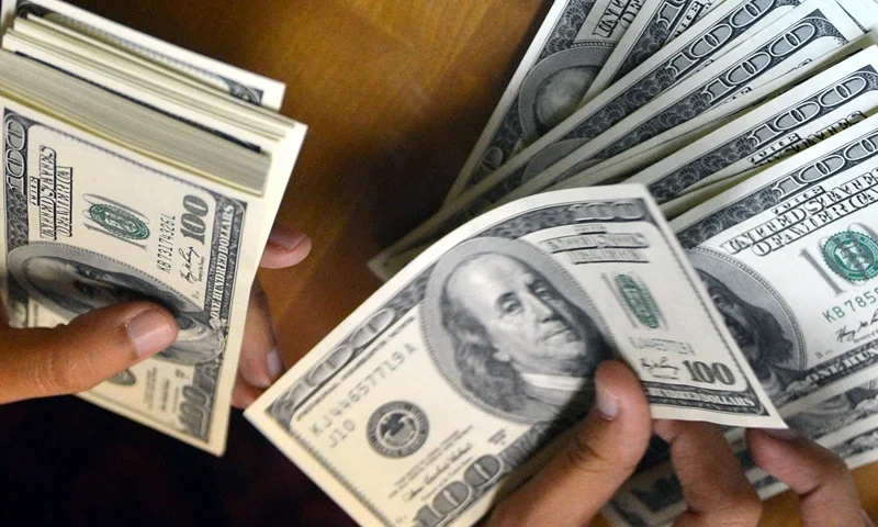 INDONESIA-BANK-RATE An employee counts USD notes at a money change outlet in Jakarta on June 14, 2013. Indonesia's central bank unexpectedly hiked interest rates for the first time in more than two years as it seeks to boost confidence in the rupiah after the currency fell to a four-year low. AFP PHOTO / Bay ISMOYO (Photo credit should read BAY ISMOYO/AFP via Getty Images)