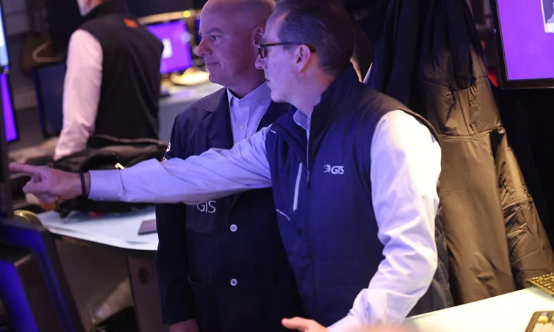 NEW YORK, NEW YORK - FEBRUARY 29: Traders work on the floor of the New York Stock Exchange during morning trading on February 29, 2024 in New York City. Stocks opened up on the rise as investors await the latest release of inflation data from the Personal Consumption Expenditures (PCE) index, the Federal Reserve's preferred inflation indicator. (Photo by Michael M. Santiago/Getty Images)