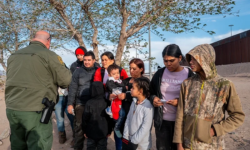 EL PASO, TEXAS - APRIL 02: A group of migrants wait to be processed after crossing the Rio Grande river on April 02, 2024 in El Paso, Texas. Last week, hundreds of migrants seeking asylum clashed with Texas national guardsmen while waiting to turn themselves in to border patrol agents for processing. Texas continues awaiting a verdict on Senate Bill 4. Attorneys representing the state of Texas are scheduled to return to the Fifth Circuit Court of Appeals in New Orleans on April 3 to continue arguing for the constitutional basis of the bill. Senate Bill 4 allows state law enforcement officials to detain and arrest undocumented immigrants suspected of illegally crossing into the United States. Thus far, all prior attempts to put the Bill into effect have been blocked by the Fifth Circuit Court of Appeals. (Photo by Brandon Bell/Getty Images)