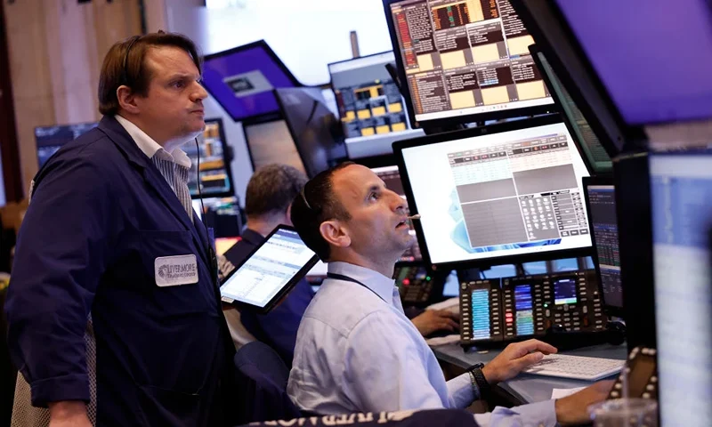 NEW YORK, NEW YORK - APRIL 29: Traders work on the floor of the New York Stock Exchange during morning trading on April 29, 2024 in New York City. Stocks opened high Monday morning amid a Federal Reserve rate decision and the monthly jobs report later this week. (Photo by Michael M. Santiago/Getty Images)