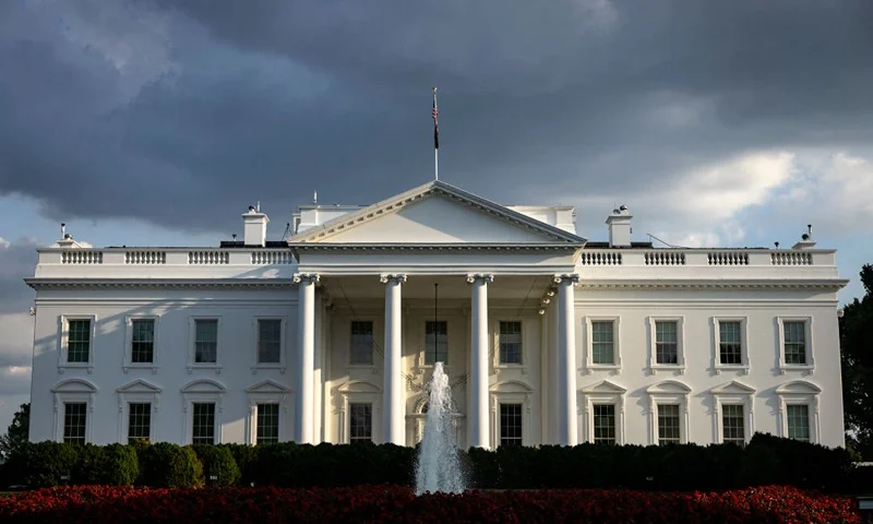 The White House is seen in Washington, DC, on July 21, 2024. Joe Biden on July 21, 2024 dropped out of the US presidential election and endorsed Vice President Kamala Harris as the Democratic Party's new nominee, in a stunning move that upends an already extraordinary 2024 race for the White House. Biden, 81, said he was acting in the "best interest of my party and the country" by bowing to weeks of pressure after a disastrous June debate against Donald Trump stoked worries about his age and mental fitness. (Photo by SAMUEL CORUM / AFP) (Photo by SAMUEL CORUM/AFP via Getty Images)