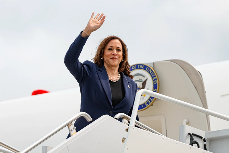 US-VOTE-POLITICS-HARRIS
US Vice President and Democratic Presidential candidate Kamala Harris waves as she boards Air Force Two for departure from Milwaukee Mitchell International Airport on July 23, 2024 in Milwaukee, Wisconsin. Harris is in Wisconsin to start her presidential campaign after effectively clinching the Democratic presidential nomination. (Photo by KAMIL KRZACZYNSKI / AFP) (Photo by KAMIL KRZACZYNSKI/AFP via Getty Images)