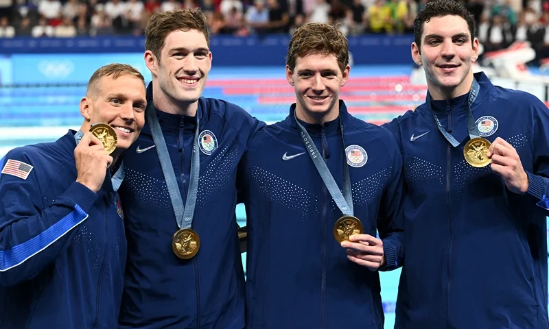 SWIMMING-OLY-PARIS-2024-MEDALS Gold medallists US' Jack Alexy, US' Chris Guiliano, US' Hunter Armstrong and US' Caeleb Dressel pose with their medals following the men's 4x100m freestyle relay swimming event at the Paris La Defense Arena in Nanterre, west of Paris, on July 27, 2024. (Photo by SEBASTIEN BOZON / AFP) (Photo by SEBASTIEN BOZON/AFP via Getty Images)