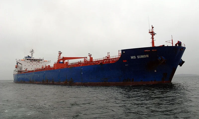 BOSTON HARBOR, MA - DECEMBER 10: The oil tanker MS Simon enters Boston Harbor carrying low cost heating oil December 10, 2007 into Boston Harbor, Massachusetts. The oil, arriving from Venezuela, will be distributed through Citizens Energy to low income households in the United States at a 40 percent discount. (Photo by Darren McCollester/Getty Images)