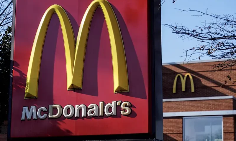 The logo for McDonald's restaurant is seen in Arlington, Virginia, U.S., January 27, 2022. REUTERS/Joshua Roberts/File Photo