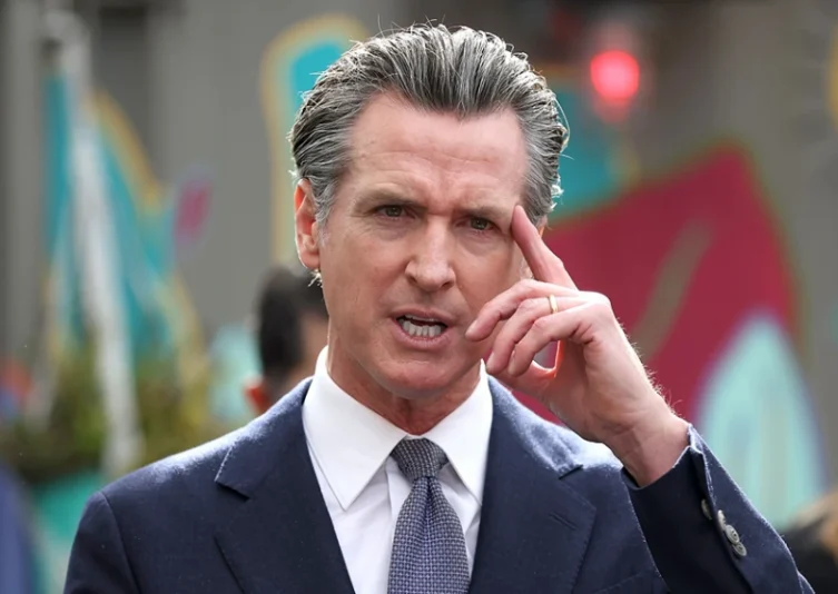 OAKLAND, CALIFORNIA - FEBRUARY 09: California Gov. Gavin Newsom speaks during a bill signing ceremony at Nido's Backyard Mexican Restaurant on February 09, 2022 in San Francisco, California. California Gov. Gavin Newsom signedlegislation to extend COVID-19 supplemental paid sick leave for workers. (Photo by Justin Sullivan/Getty Images)