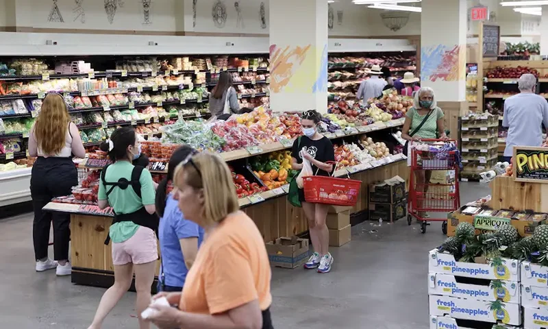 File photo: People shop in a supermarket as inflation affected consumer prices in Manhattan, New York City, U.S., June 10, 2022. REUTERS/Andrew Kelly/File photo