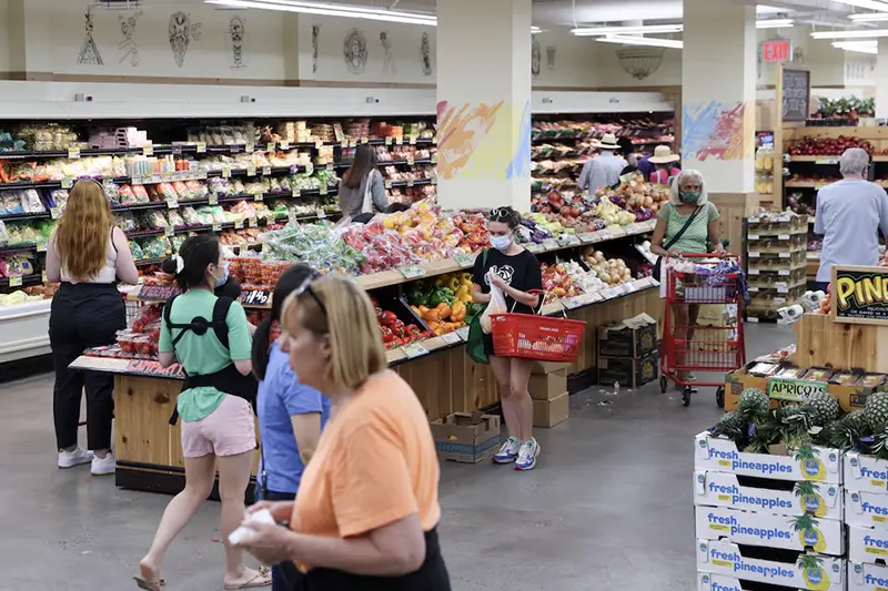 File photo: People shop in a supermarket as inflation affected consumer prices in Manhattan, New York City, U.S., June 10, 2022. REUTERS/Andrew Kelly/File photo