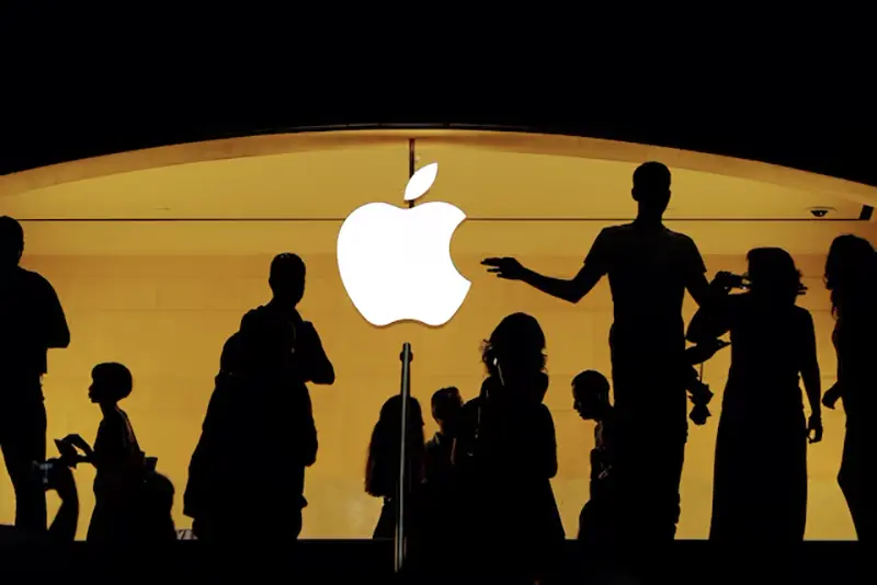 Customers walk past an Apple logo inside of an Apple store at Grand Central Station in New York, U.S., August 1, 2018. REUTERS/Lucas Jackson/File Photo