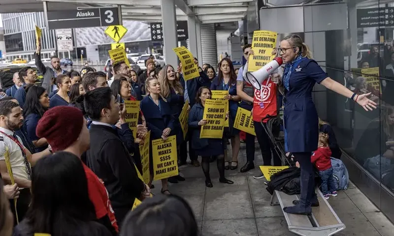 Alaska Airlines flight attendants gather at a picket line protesting for landmark changes in their new contracts, currently under negotiation, at San Francisco International Airport, in San Francisco, California, U.S. December 19, 2023. REUTERS/Carlos Barria/File Photo